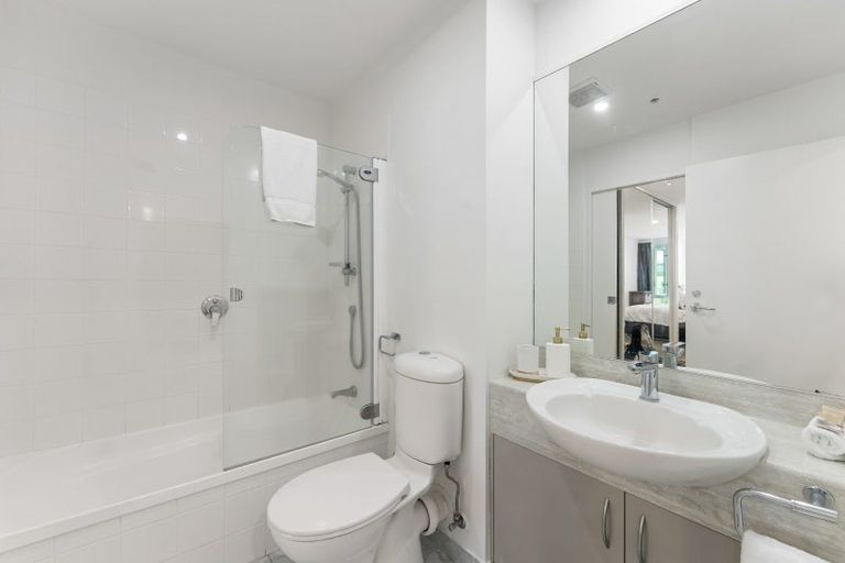 Photo of property in 12 Maunganui Road, Mount Maunganui, 3116
