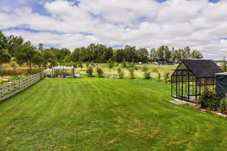 Photo of property in 18 Tiffen Lane, Waipawa, 4210