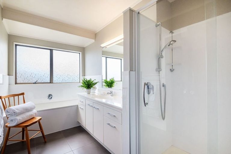 Photo of property in 2/19 Amante Crescent, Mairangi Bay, Auckland, 0630