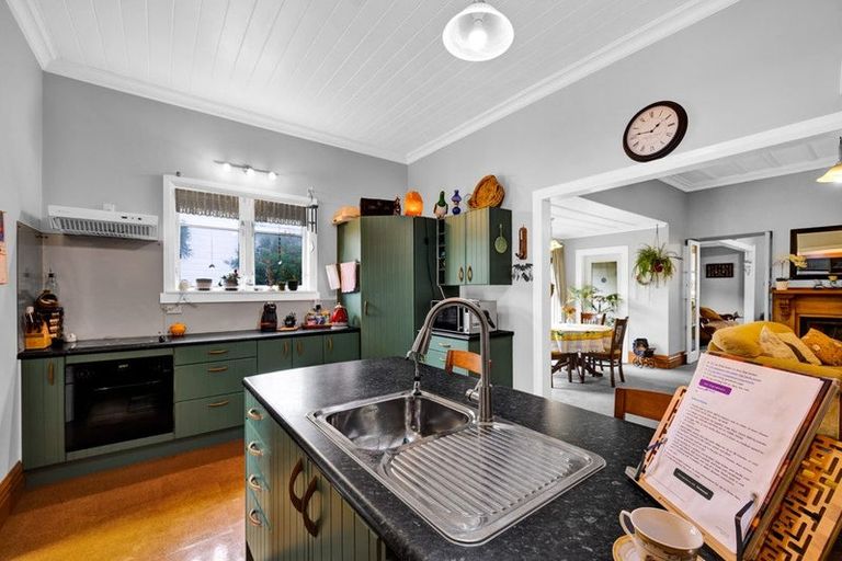 Photo of property in 237 South Road, Hawera, 4610