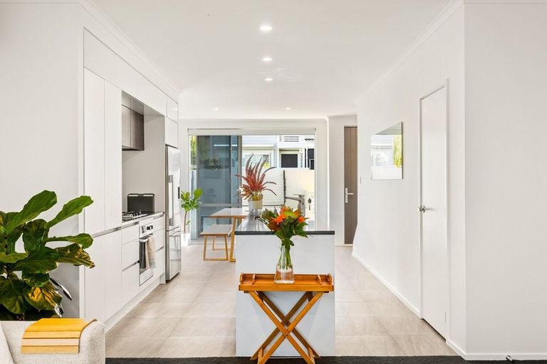 Photo of property in 69 Karepiro Drive, Stanmore Bay, Whangaparaoa, 0932