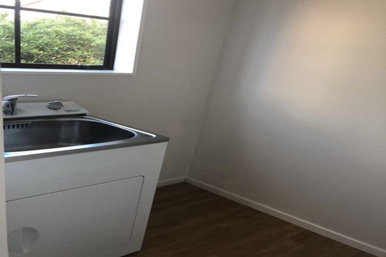 Photo of property in 2/136 Karori Road, Karori, Wellington, 6012