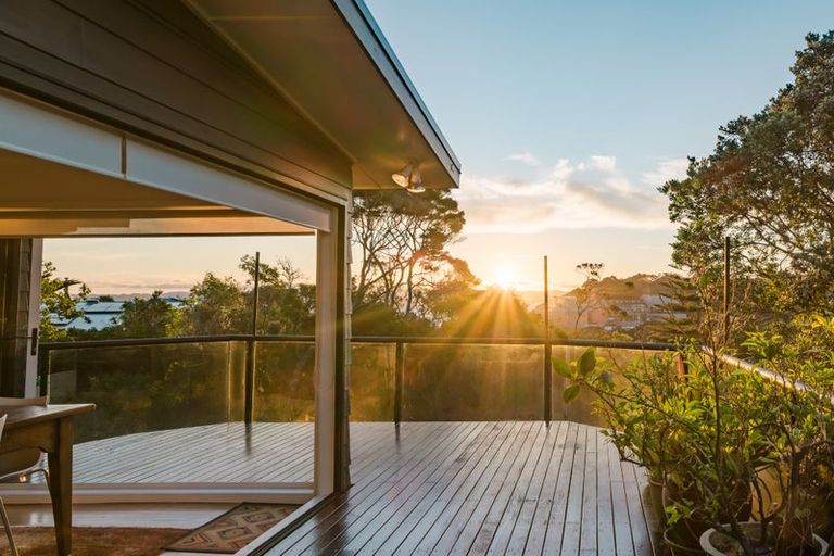 Photo of property in 42 Tizard Road, Birkenhead, Auckland, 0626