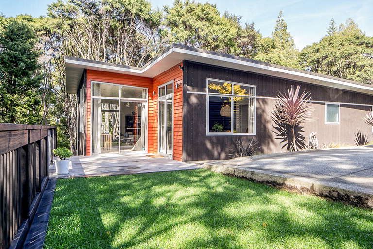 Photo of property in 196a Old Titirangi Road, Titirangi, Auckland, 0604