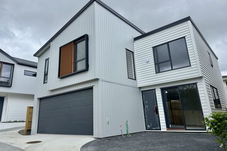 Photo of property in 5 Raphael Place, West Harbour, Auckland, 0618