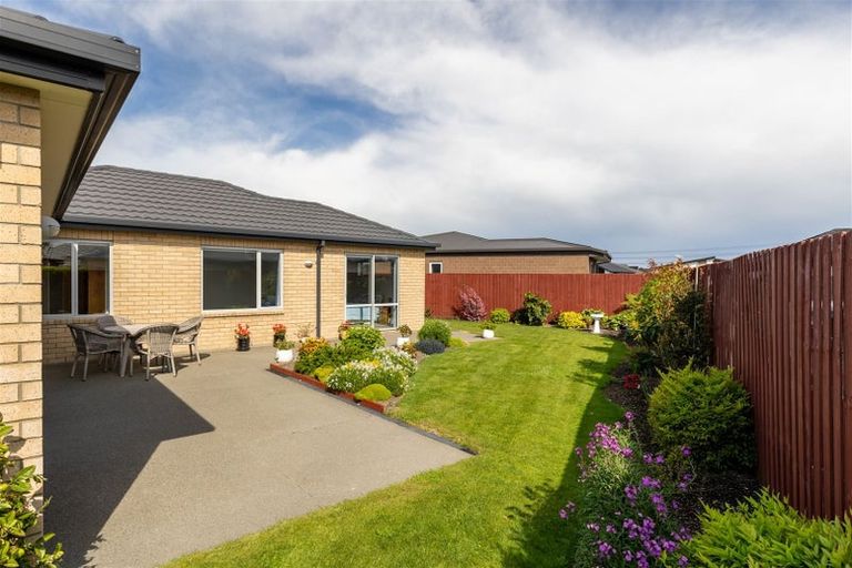 Photo of property in 5 Glenbarr Lane, Broomfield, Christchurch, 8042