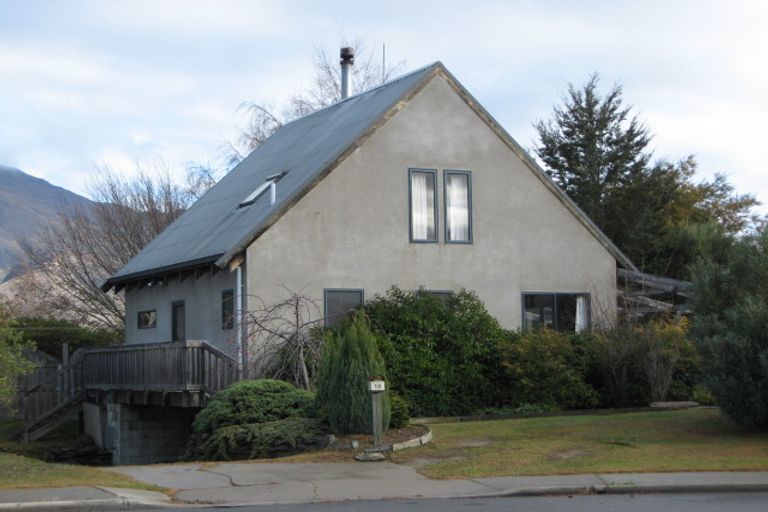 Photo of property in 13 Kuri Place, Wanaka, 9305