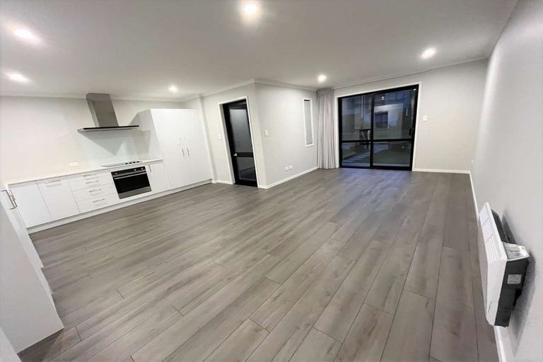 Photo of property in 72 Papatupu Way, Kumeu, 0810