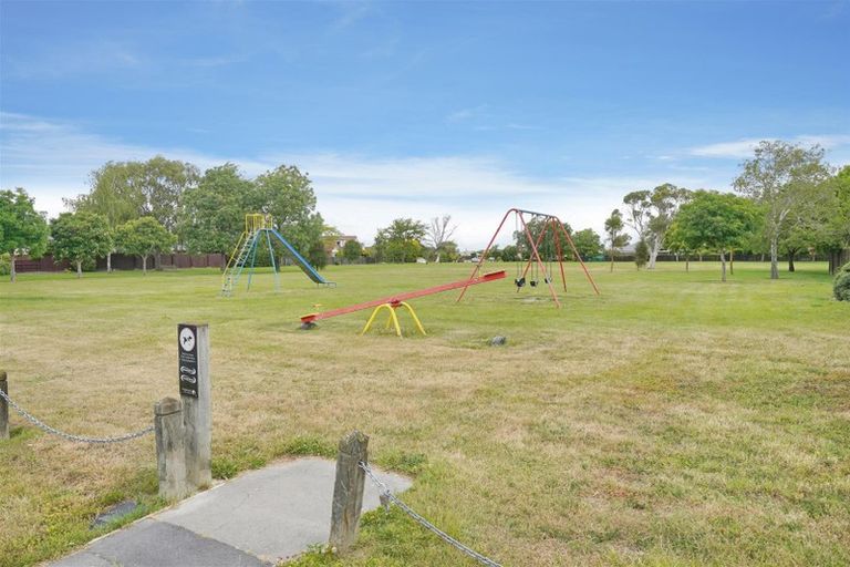 Photo of property in 17 Masham Road, Broomfield, Christchurch, 8042