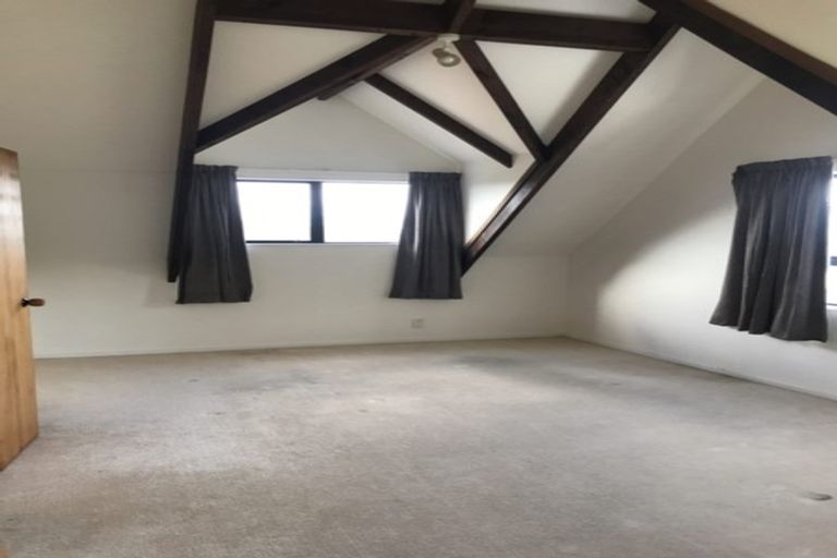 Photo of property in 17 Shastri Terrace, Khandallah, Wellington, 6035