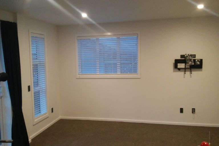 Photo of property in 104b Glanmire Road, Newlands, Wellington, 6037