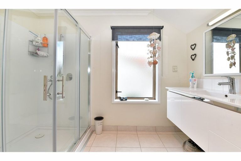 Photo of property in 16 Millennial Way, Orewa, 0931