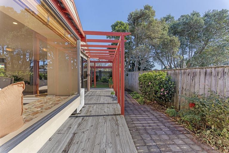 Photo of property in 137 Govett Avenue, Frankleigh Park, New Plymouth, 4310