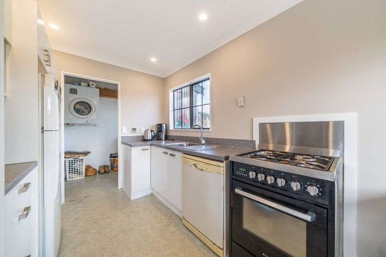 Photo of property in 6 Edelweiss Grove, Timberlea, Upper Hutt, 5018