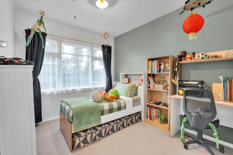 Photo of property in 19 Brockenhurst Street, Aranui, Christchurch, 8061