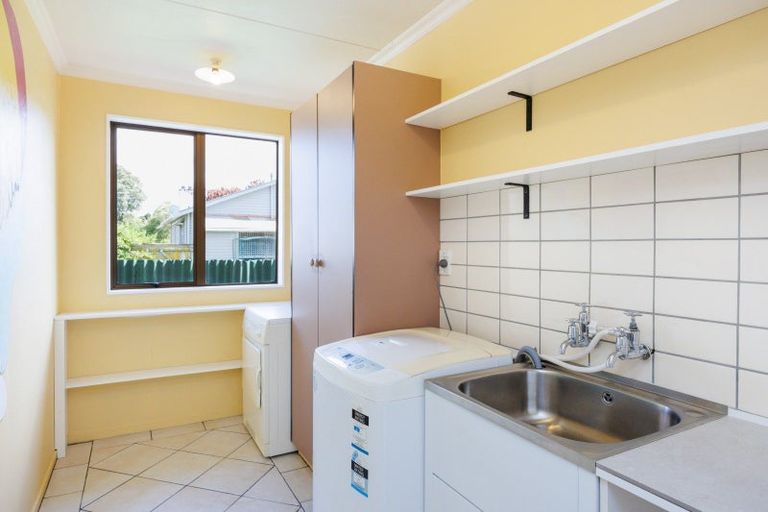 Photo of property in 9 Shamrock Street, Takaro, Palmerston North, 4412