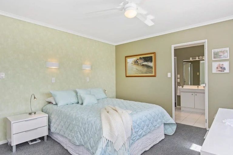 Photo of property in 37 Dalton Drive, Papamoa Beach, Papamoa, 3118
