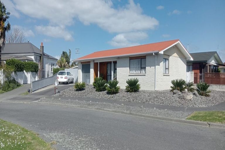 Photo of property in 1/17 Townshend Crescent, Greenmeadows, Napier, 4112