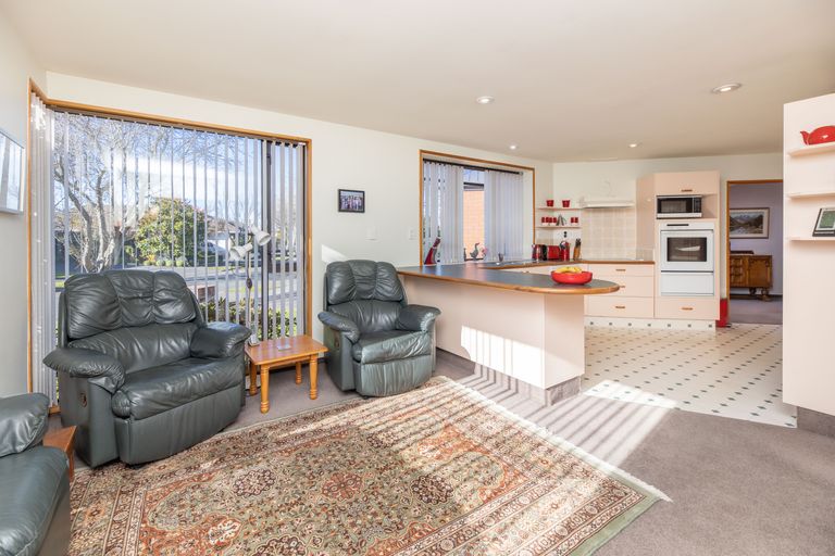Photo of property in 22 Berkshire Drive, Avonhead, Christchurch, 8042