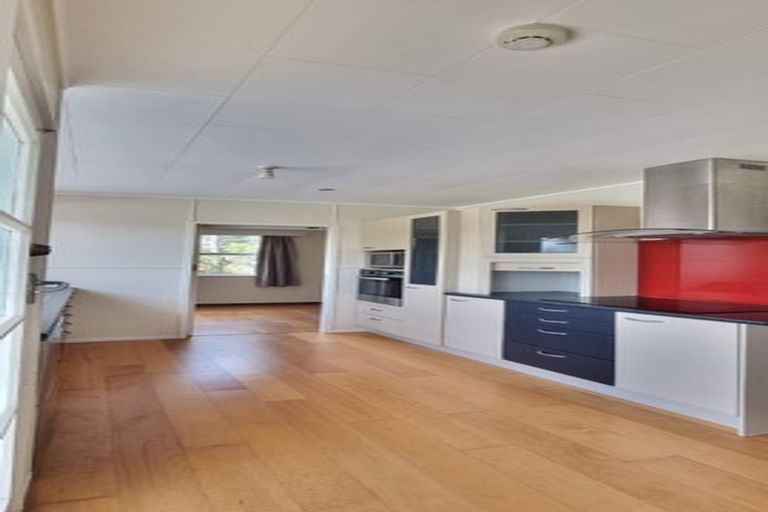 Photo of property in 31 Normanton Street, Glenfield, Auckland, 0629