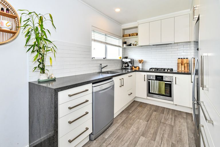 Photo of property in 6 Lorelei Place, Opaheke, Papakura, 2113