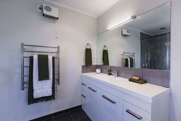 Photo of property in 81 Churchill Drive, Taradale, Napier, 4112