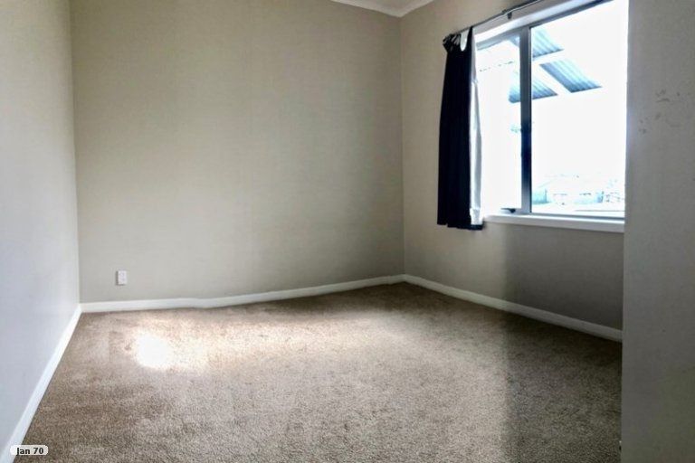 Photo of property in 18 Newington Road, Henderson, Auckland, 0612