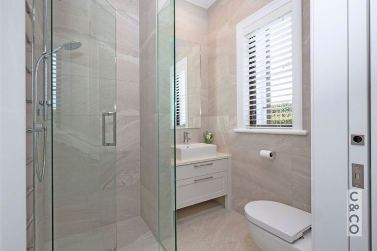 Photo of property in 8 Tauwaka Crescent, Riverhead, 0820