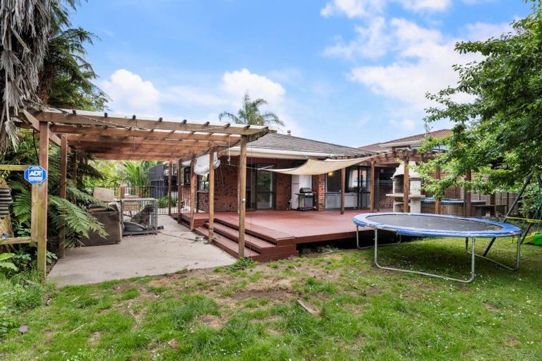 Photo of property in 17 Pinehurst Place, Wattle Downs, Auckland, 2103