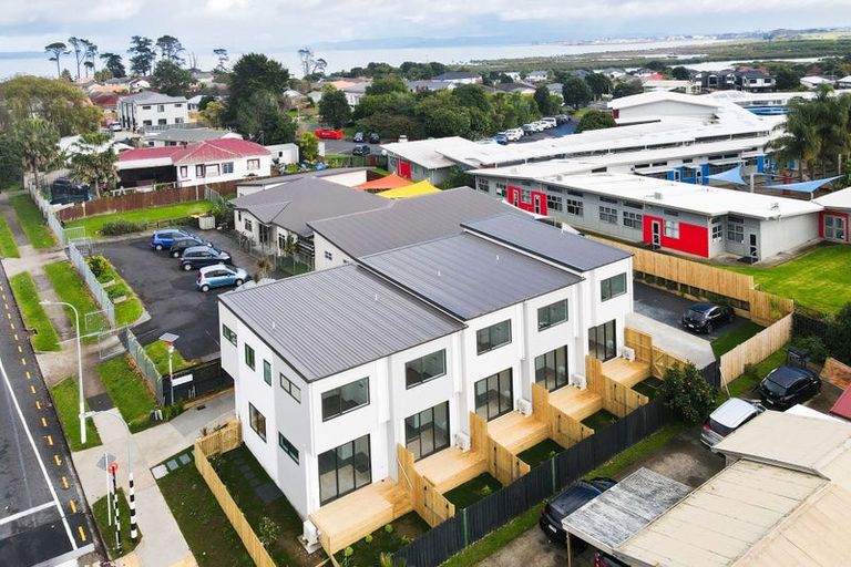 Photo of property in 87 Palmers Road, Clendon Park, Auckland, 2103