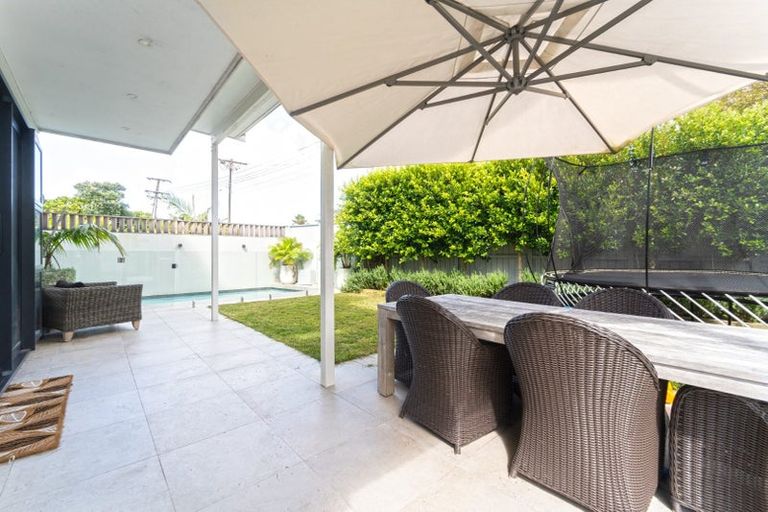 Photo of property in 50 Parr Terrace, Castor Bay, Auckland, 0620
