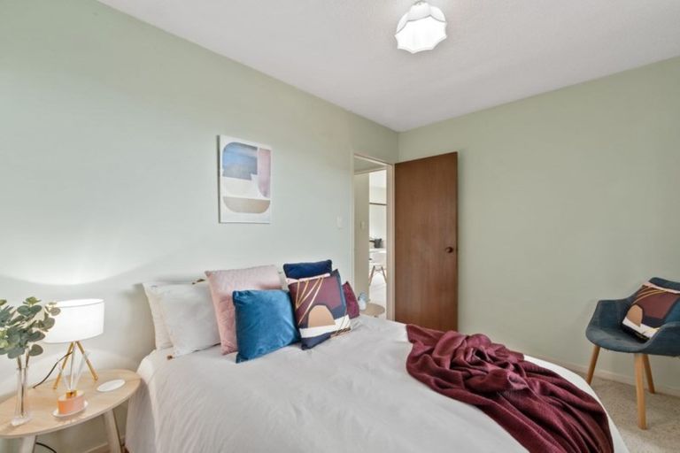 Photo of property in 8 Gatonby Place, Avonhead, Christchurch, 8042