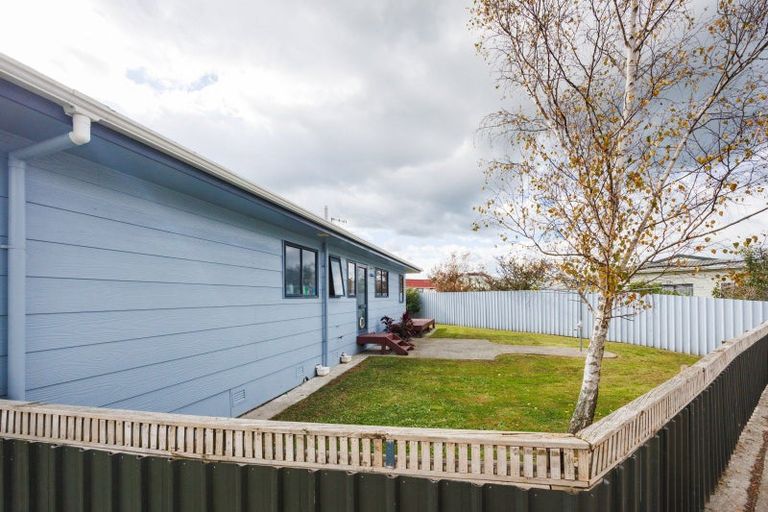 Photo of property in 28 Peppertree Glade, Kelvin Grove, Palmerston North, 4414
