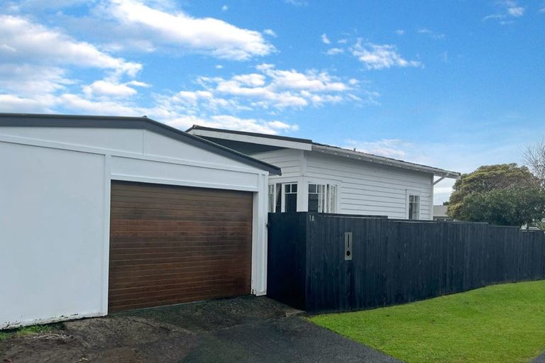 Photo of property in 1a Brennan Avenue, Te Atatu Peninsula, Auckland, 0610