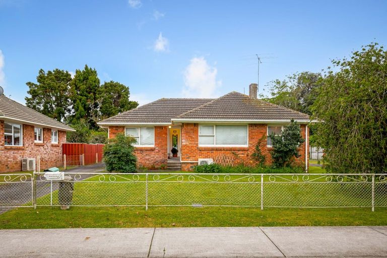 Photo of property in 35 Hereford Street, Te Atatu Peninsula, Auckland, 0610
