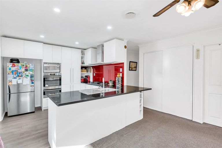 Photo of property in 14 Cyclamen Road, Mangere, Auckland, 2022