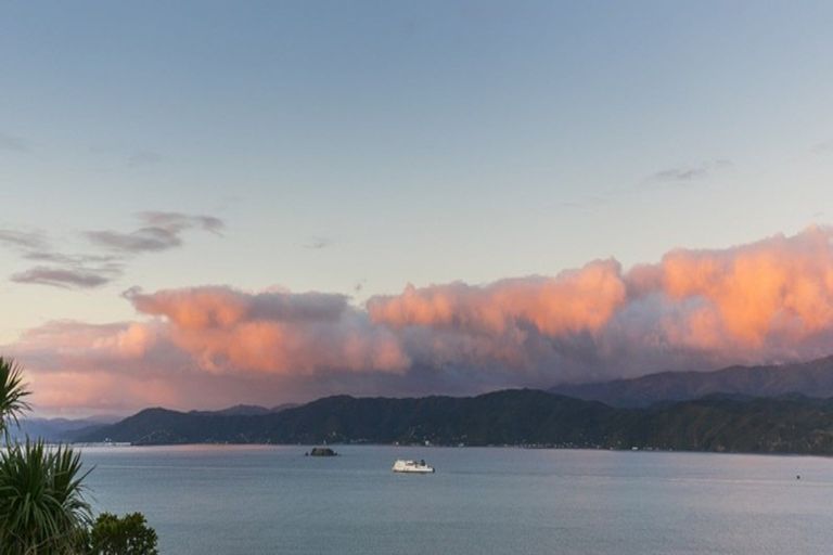 Photo of property in 4 Inverell Way, Seatoun, Wellington, 6022