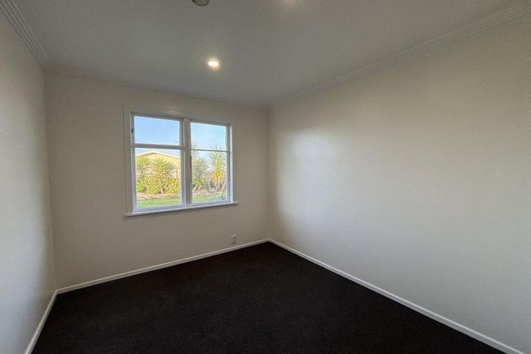 Photo of property in 8 Kuaka Place, Castlecliff, Whanganui, 4501