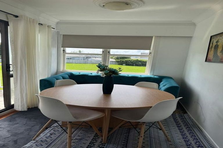 Photo of property in 152 Ennis Avenue, Pakuranga Heights, Auckland, 2010
