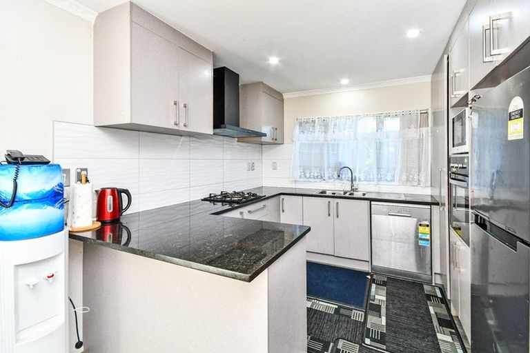Photo of property in 5d Clendon Place, Manurewa, Auckland, 2102