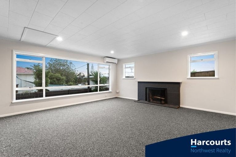 Photo of property in 188 Waimumu Road, Massey, Auckland, 0614