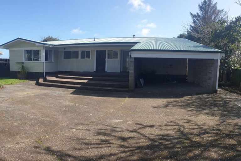 Photo of property in 17 Shanley Crescent, Waiuku, 2123