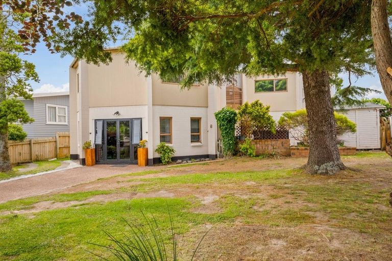 Photo of property in 119 Colwill Road, Massey, Auckland, 0614