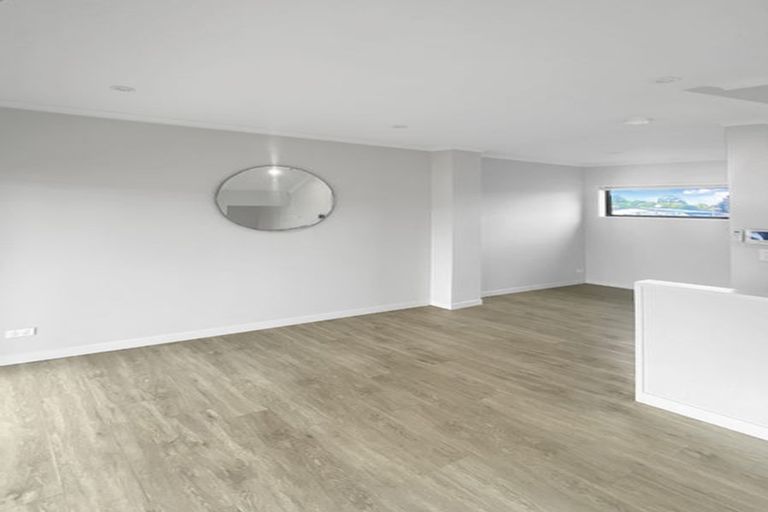 Photo of property in 3/5 Peachgrove Road, Te Atatu Peninsula, Auckland, 0610