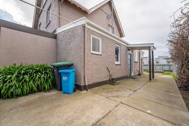 Photo of property in 334 Oriental Parade, Oriental Bay, Wellington, 6011