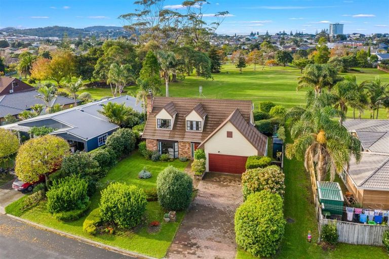 Photo of property in 42 Maygrove Drive, Orewa, 0931