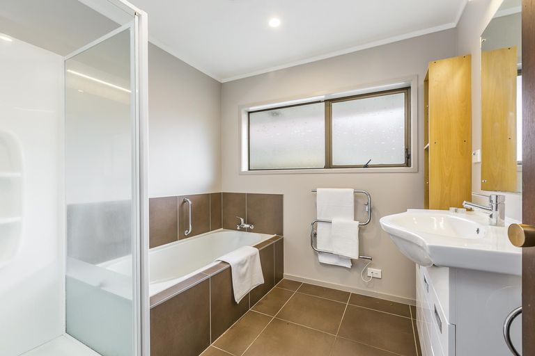 Photo of property in 2/7 Stafson Lane, Te Atatu Peninsula, Auckland, 0610