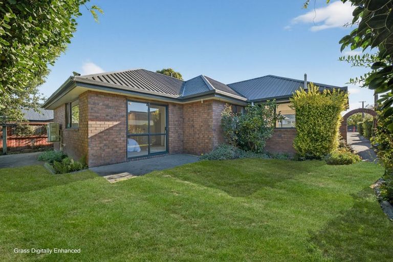 Photo of property in 2/8 Fovant Street, Russley, Christchurch, 8042