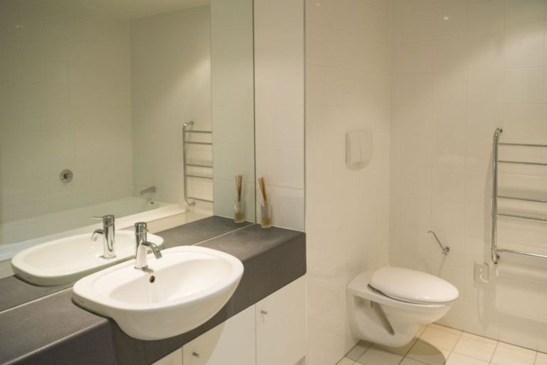 Photo of property in Sanctum Apartment, 10 Ebor Street, Te Aro, Wellington, 6011