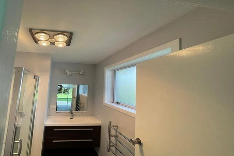 Photo of property in 26 Crompton Road, Massey, Auckland, 0614